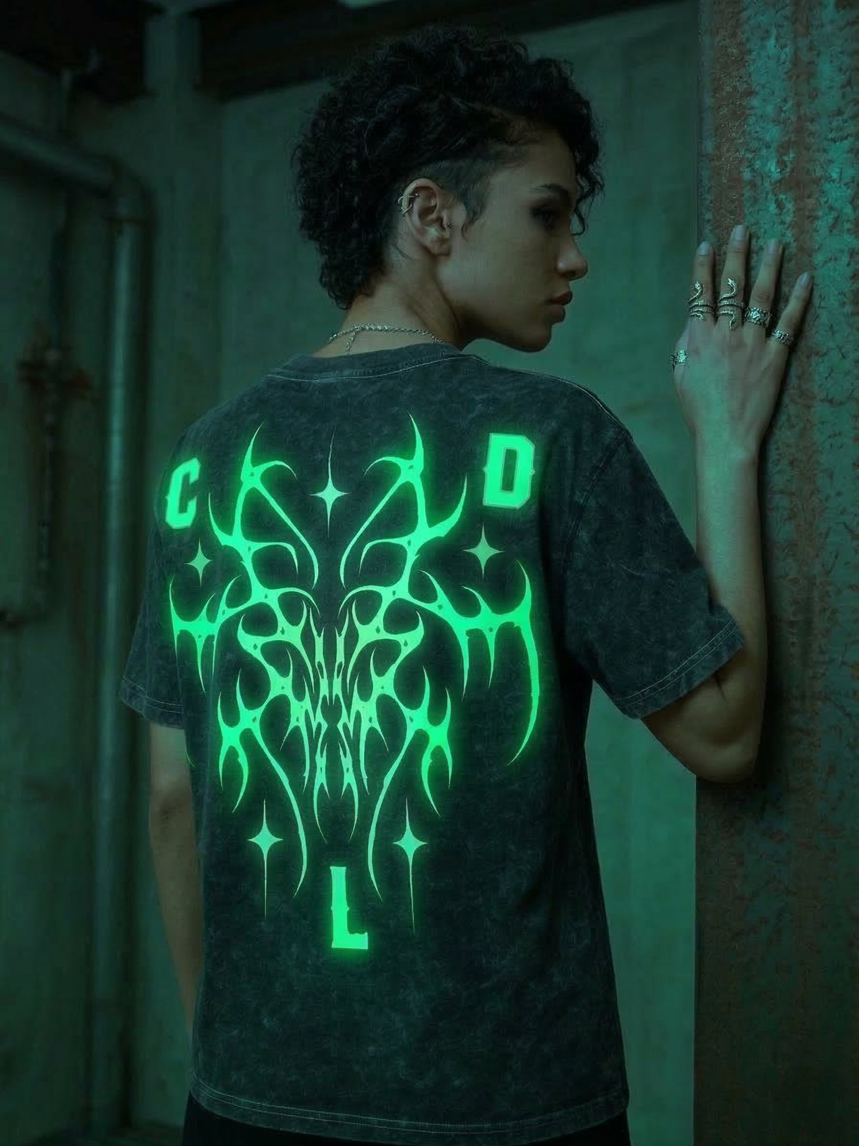 Black Glow Oversezed Tee